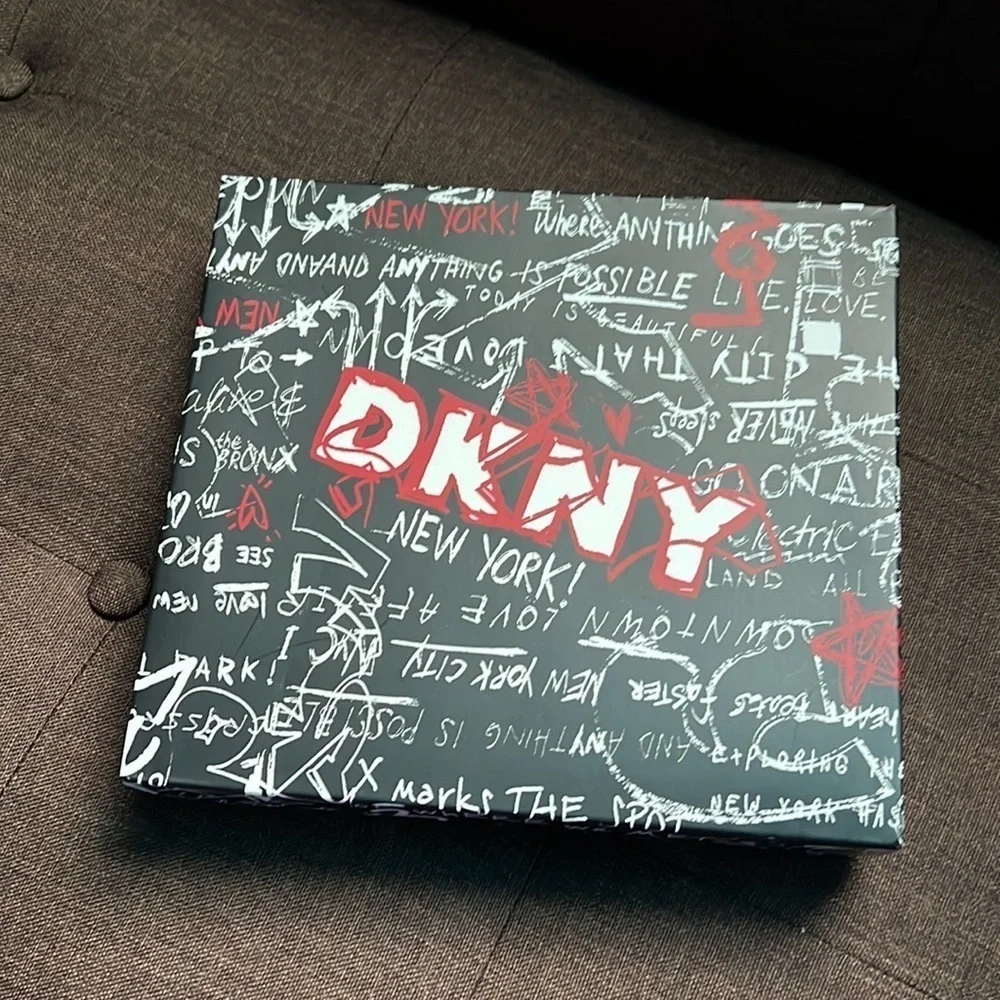 Dkny Gia 3-1 Wallet Gift Set - Picture 6 of 7